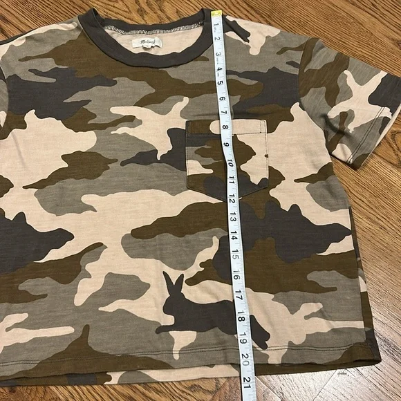 MadeWell Cottontail Camo Crop T-Shirt.  Small - Picture 6 of 15